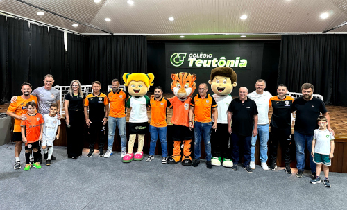 Col�gio Teut�nia lan�a parceria com escola licenciada da ACBF para o futsal