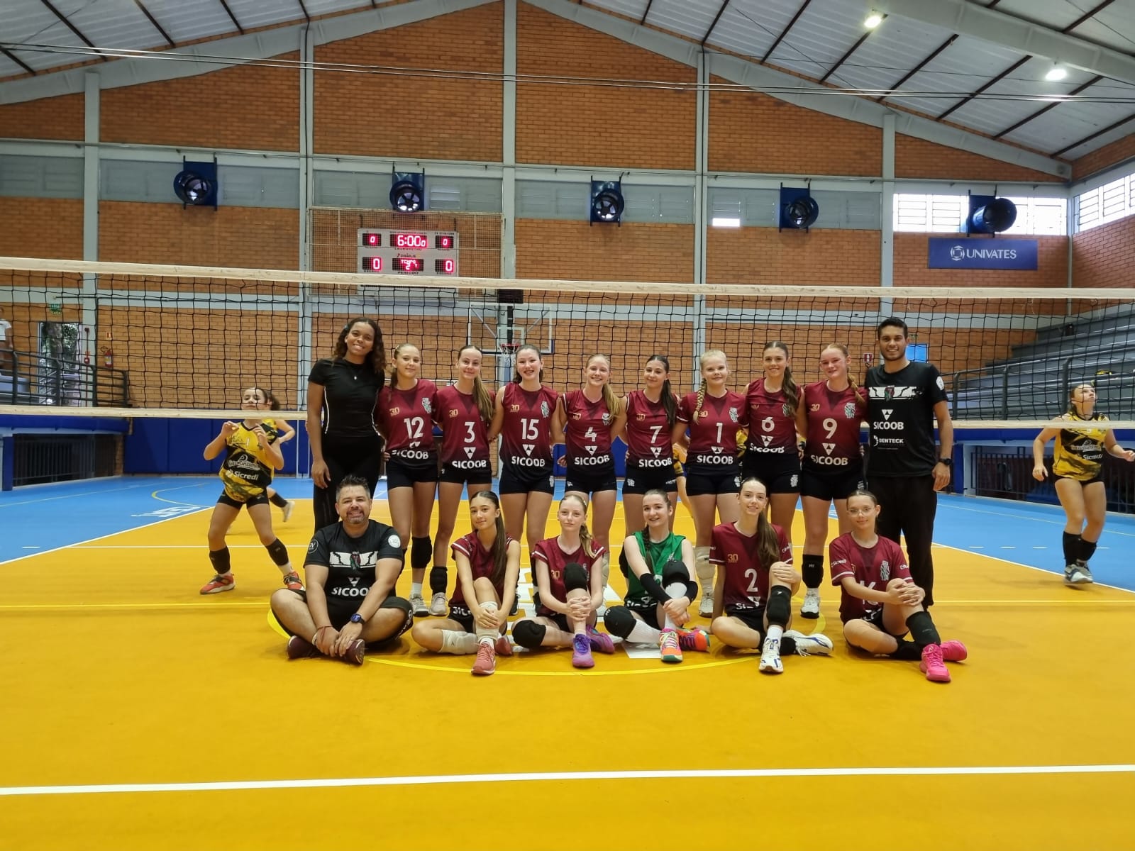 Juventus Voleibol inicia temporada com t�tulo e bons resultados na Copa CEAT