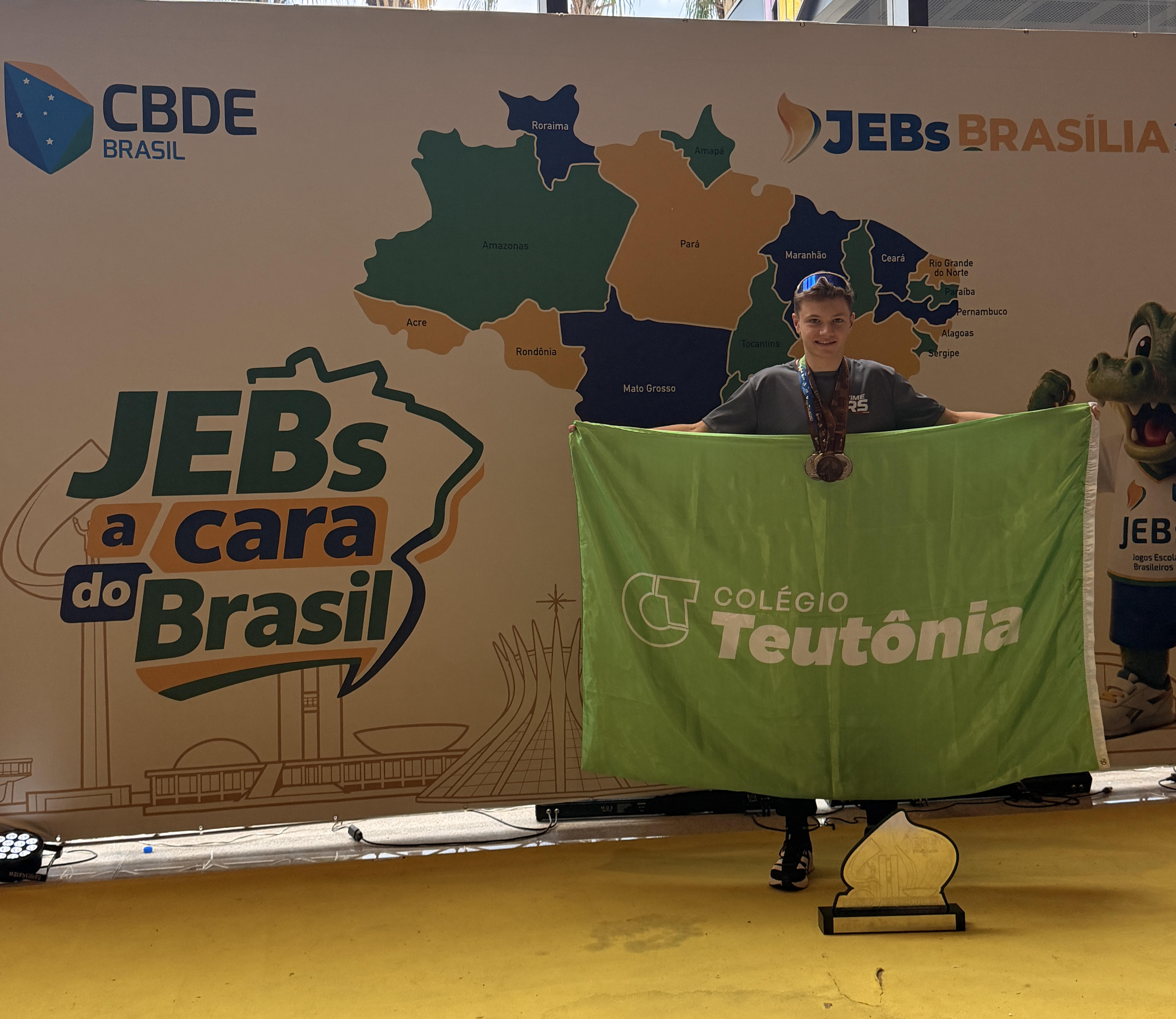Atletas do Col�gio Teut�nia conquistam medalhas no Estadual Sub-20